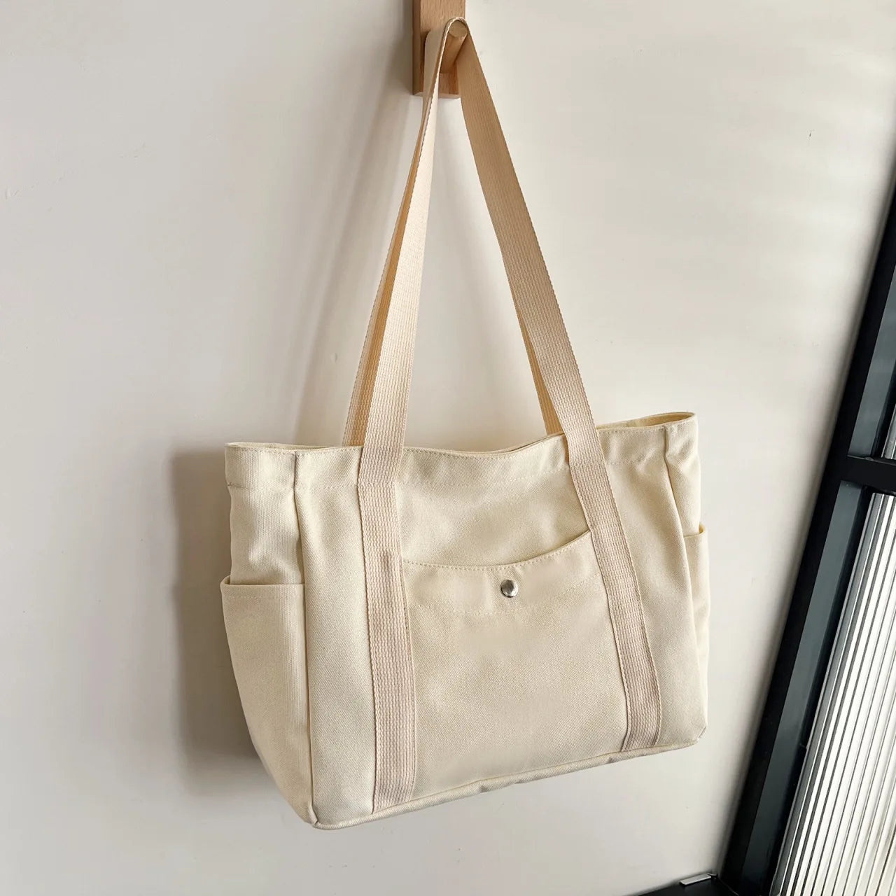 One shoulder canvas handbag
