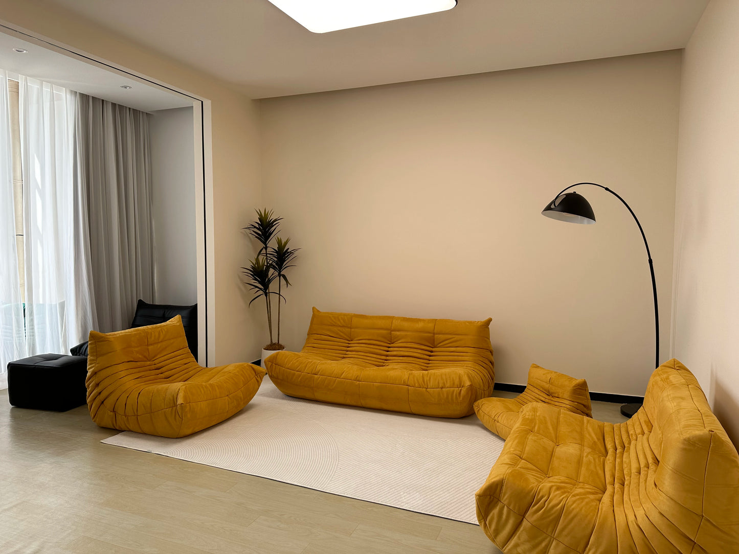Caterpillar single sofa