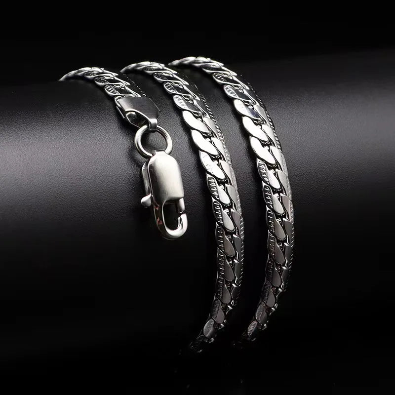 Elegant silver chain