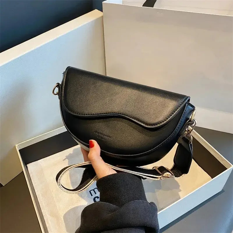 My little fashion bag under the armpit