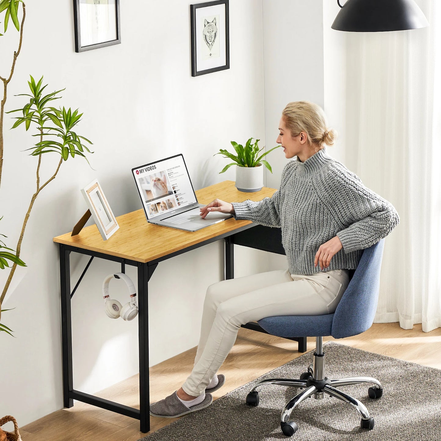 Simple computer desk and study desk, side bag available