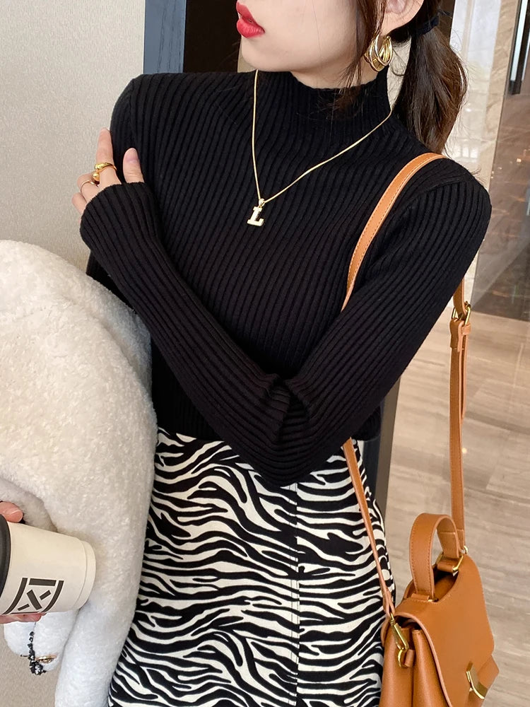 Women's basic elegant solid knit sweater with round neck and long sleeves