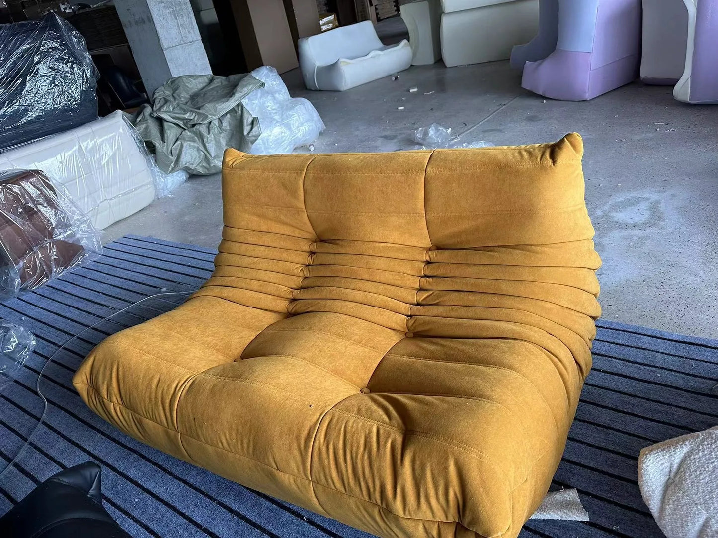 Caterpillar single sofa