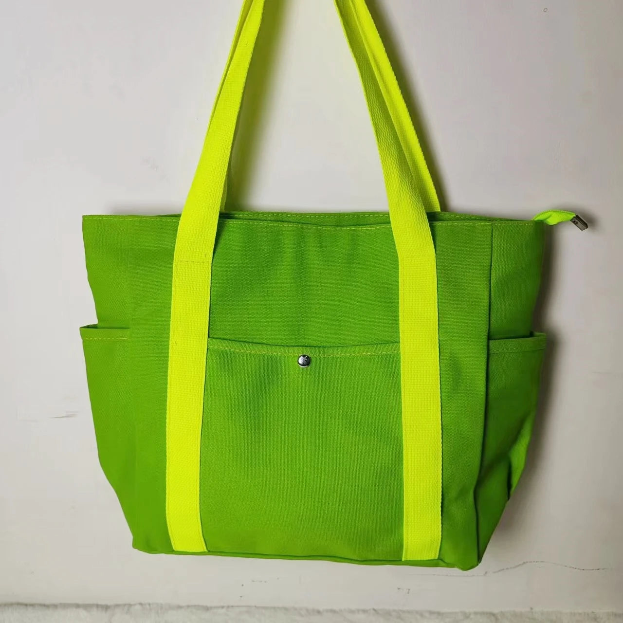 One shoulder canvas handbag