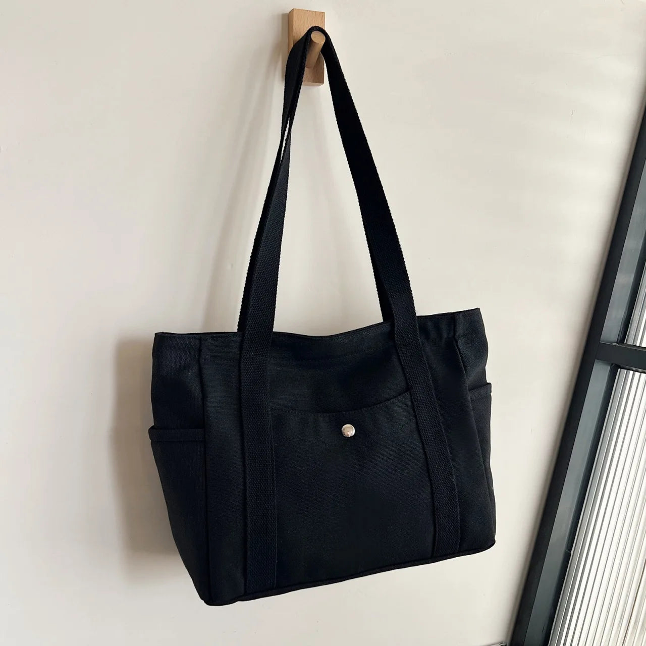 One shoulder canvas handbag