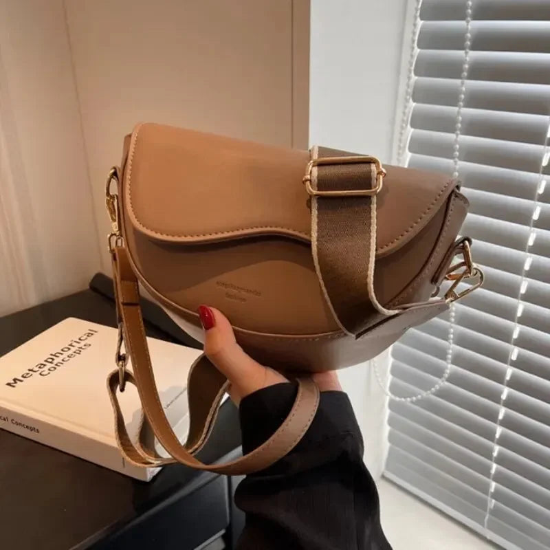 My little fashion bag under the armpit