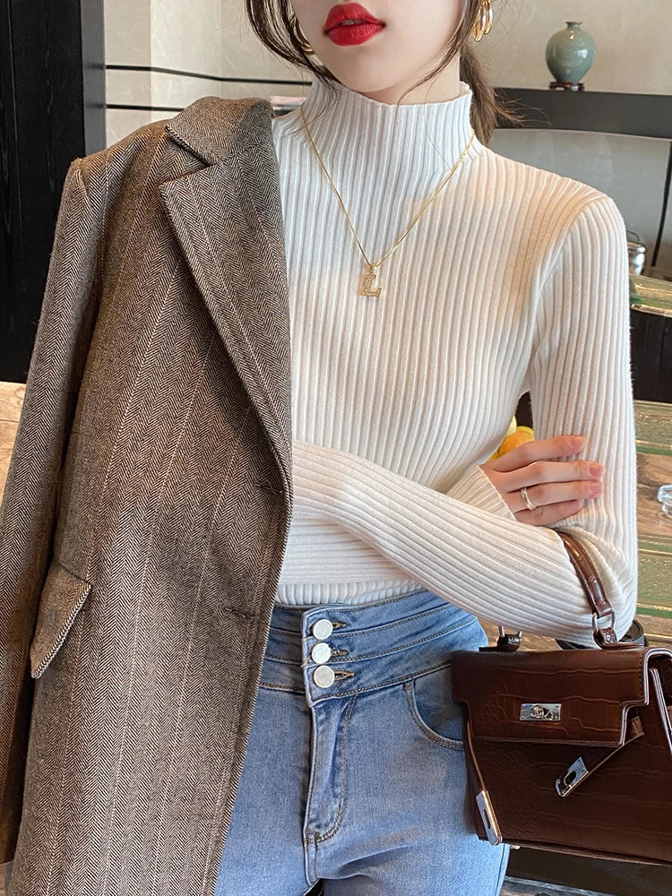 Women's basic elegant solid knit sweater with round neck and long sleeves
